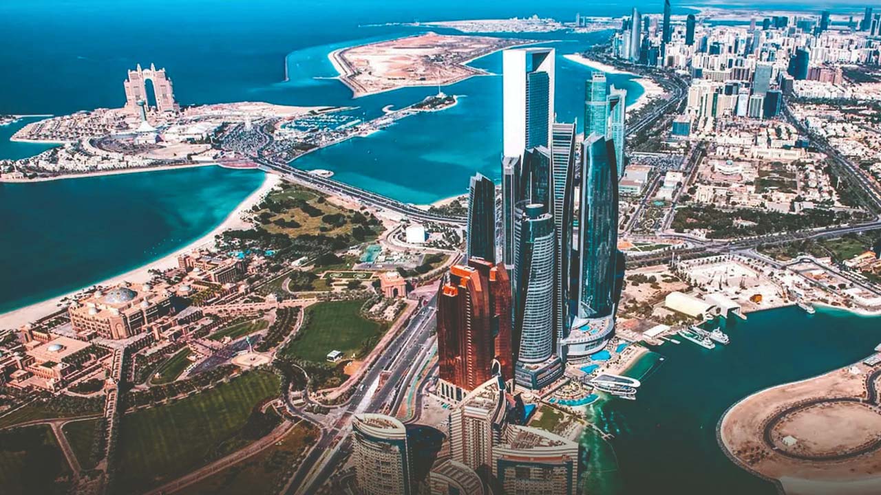 أبوظبي .. الفخامة العربية والثقافة العالمية والأنموذج الأمثل للسلام